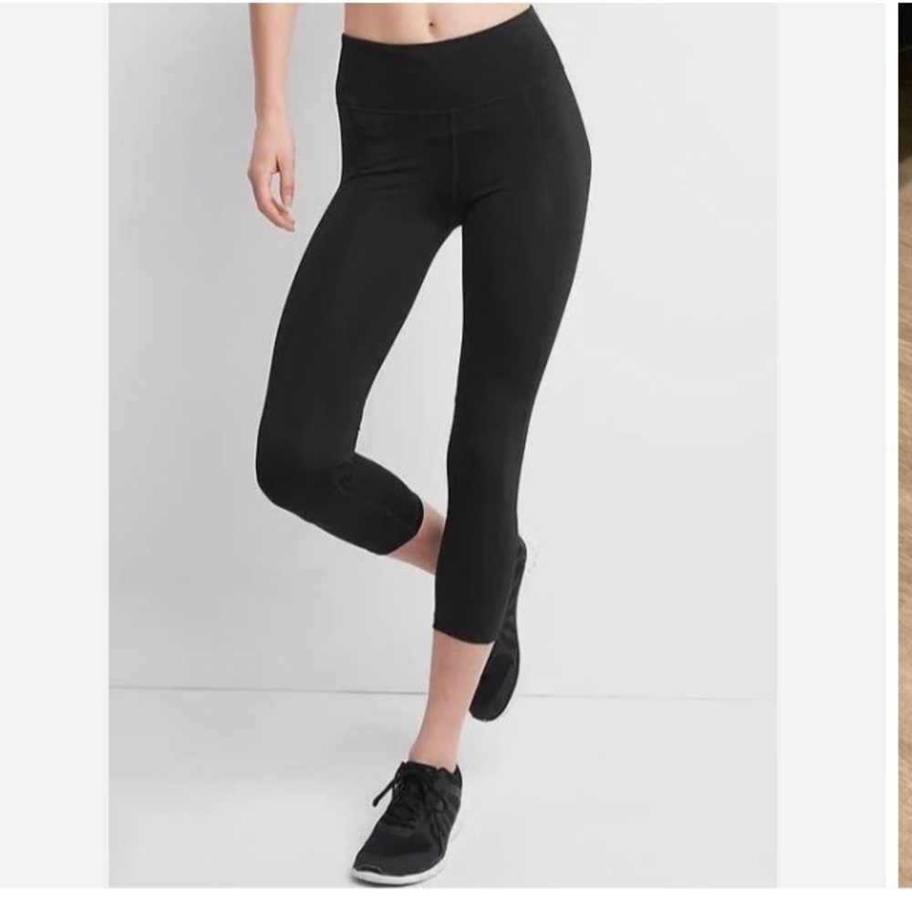 GUC Gap g-fast poly-spandex black capris, medium!